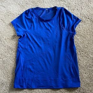 Lululemon t-shirt